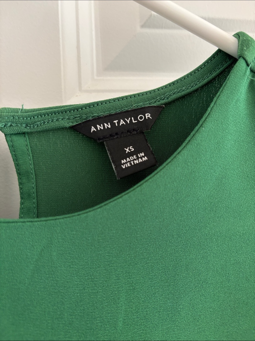 Ann Taylor Emerald Green Short Sleeve Blouse - Picture 2 of 4